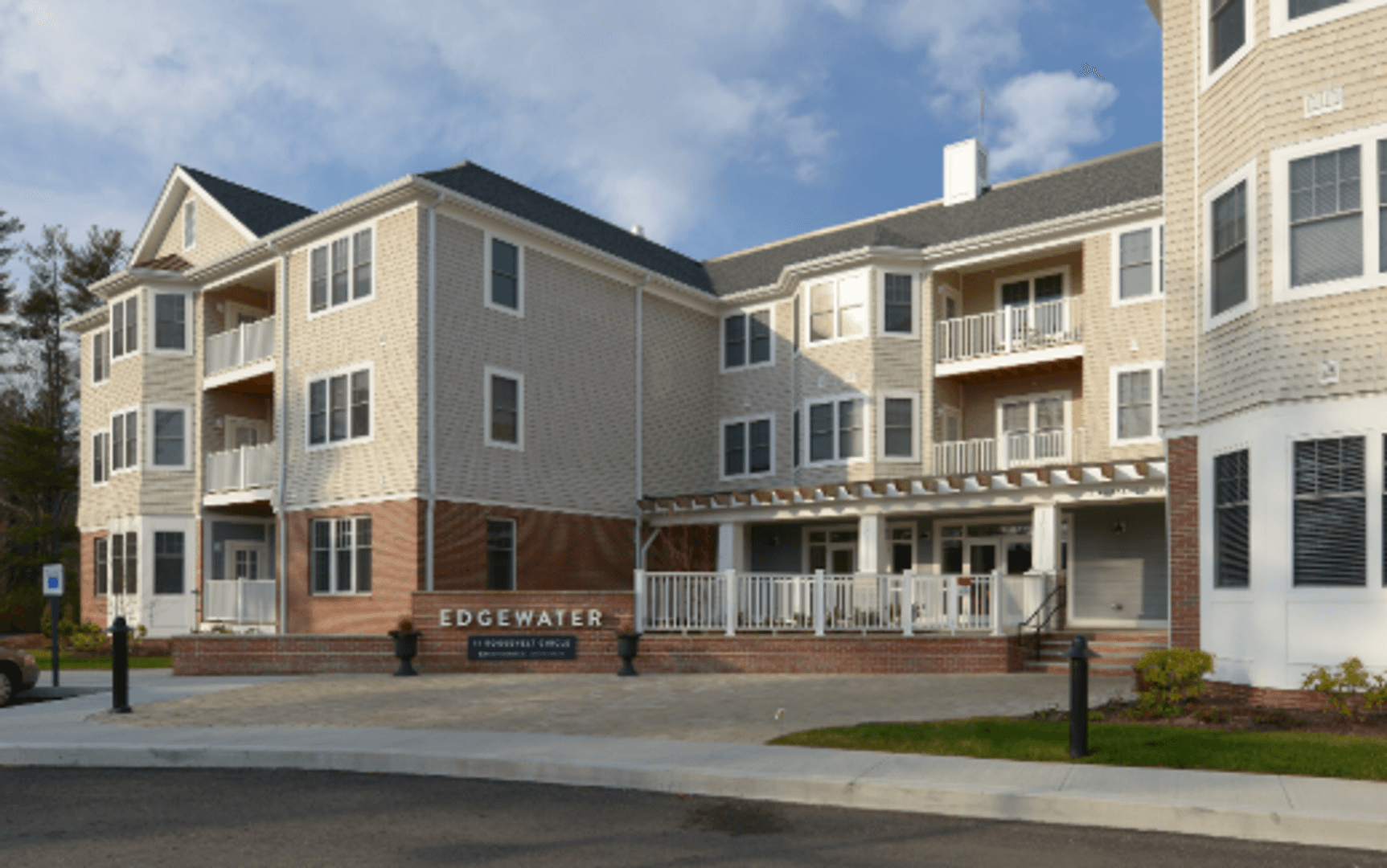 South Easton Apartment: 11 Roosevelt