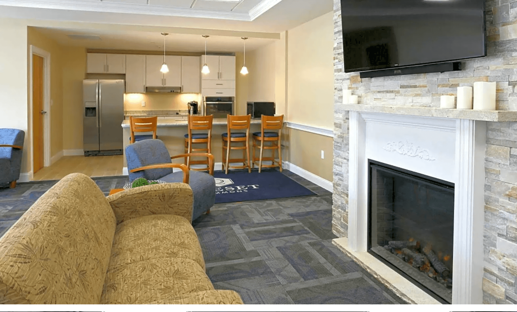 South Easton Apartment: 11 Roosevelt