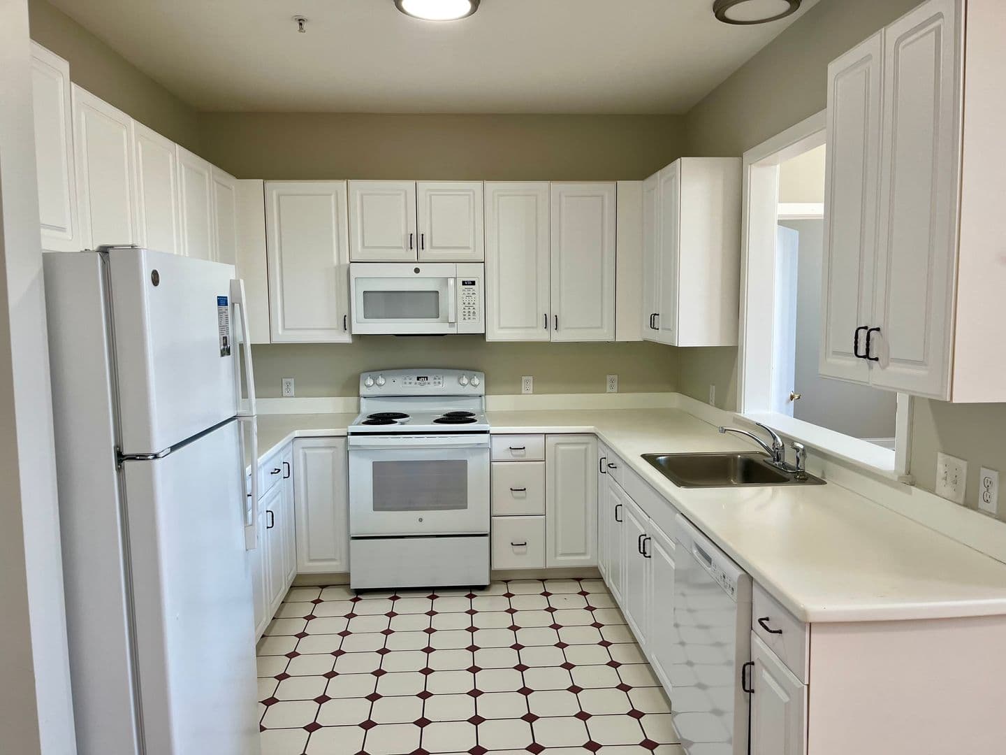 North Easton Apartment: 8 Lincoln Street