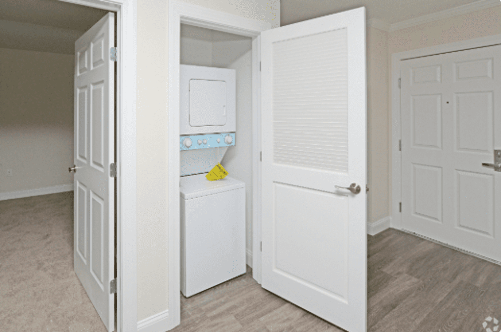 South Easton Apartment: 11 Roosevelt