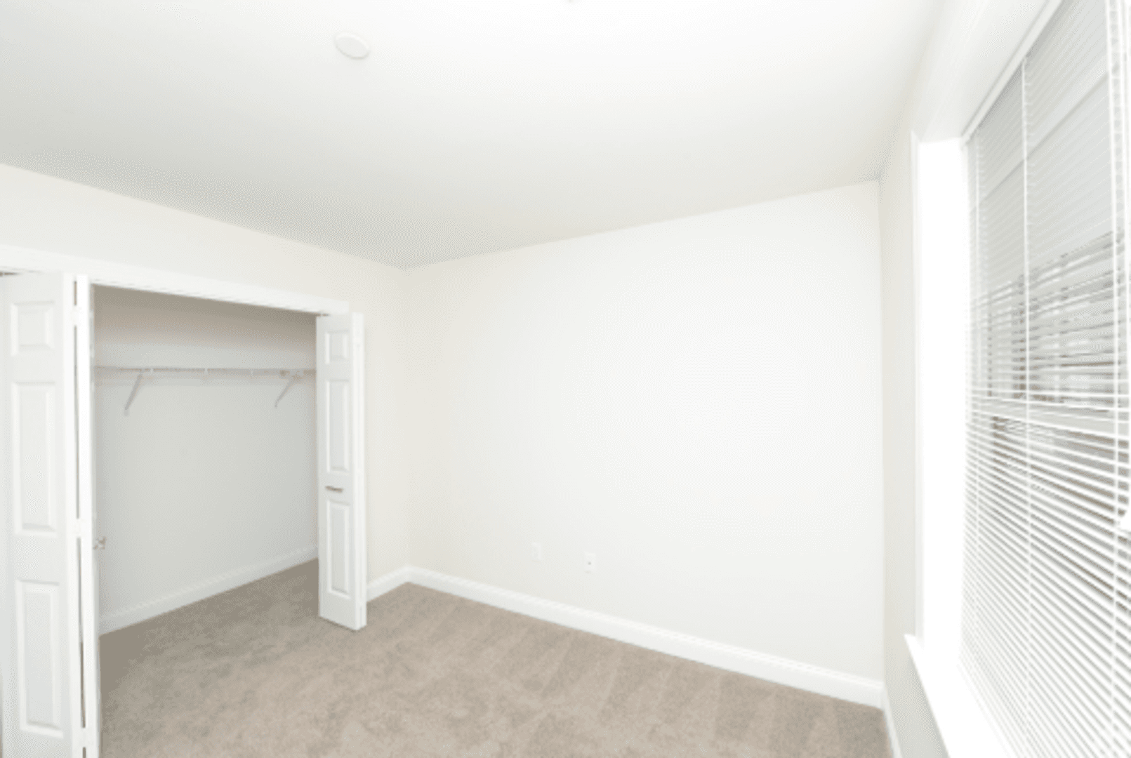 South Easton Apartment: 11 Roosevelt