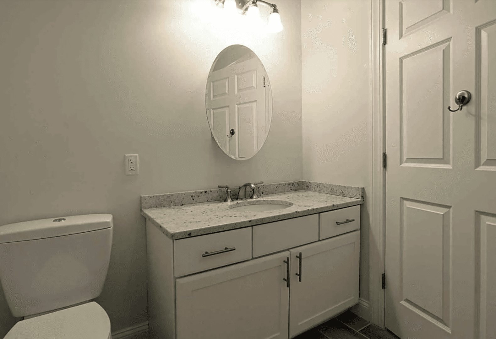 South Easton Apartment: 11 Roosevelt