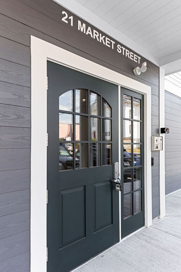 Foxboro Apartment: 21 Market Street