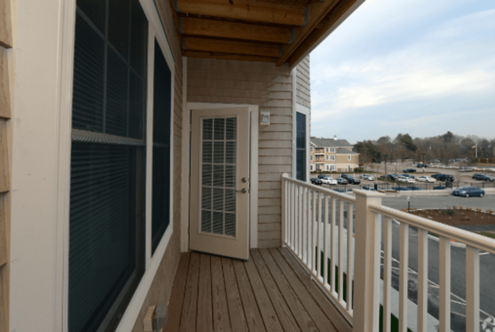South Easton Apartment: 11 Roosevelt