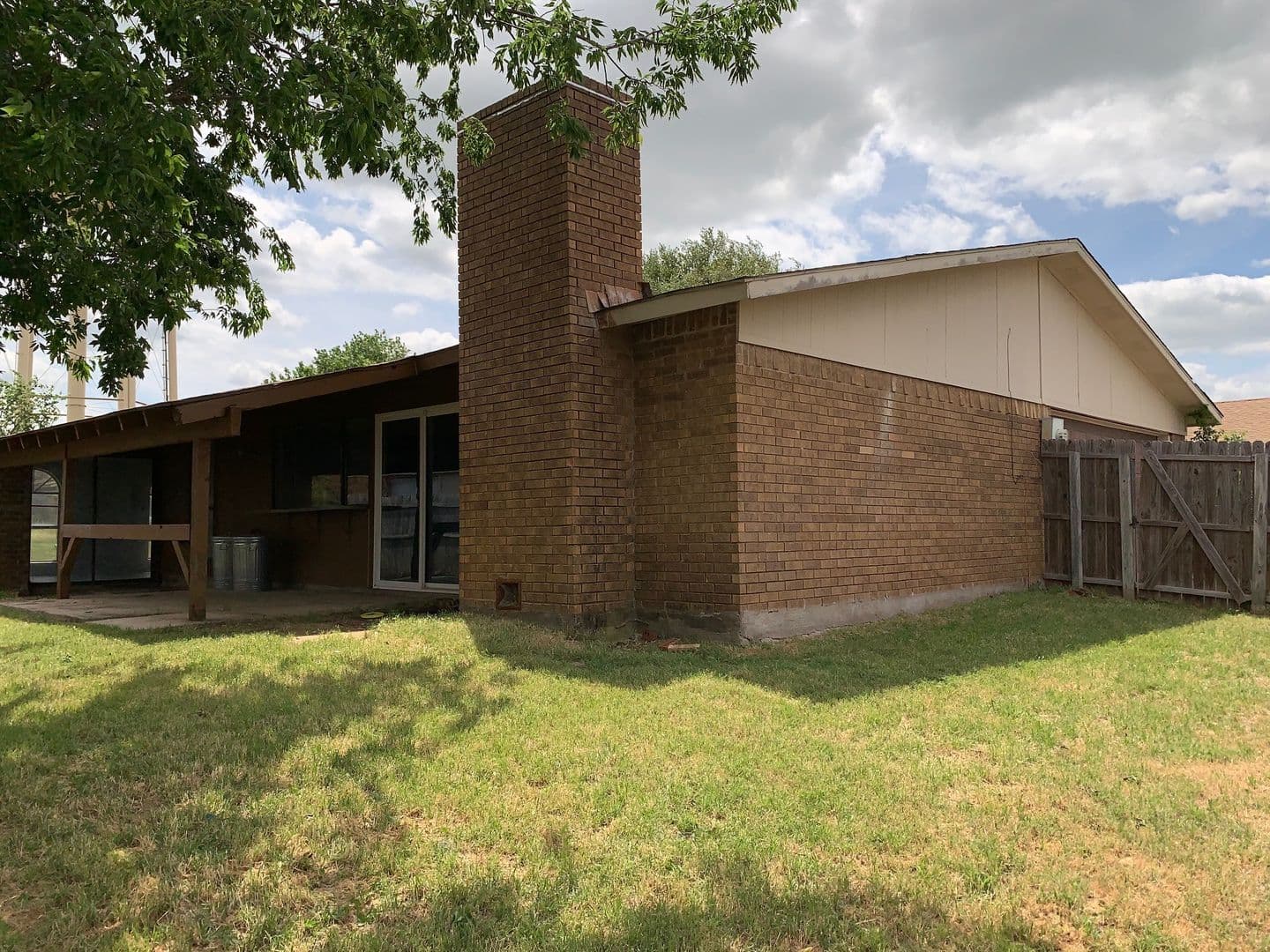 The Colony House: 5260 Pruitt Dr