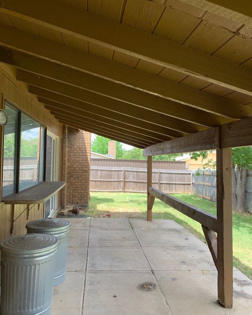 The Colony House: 5260 Pruitt Dr