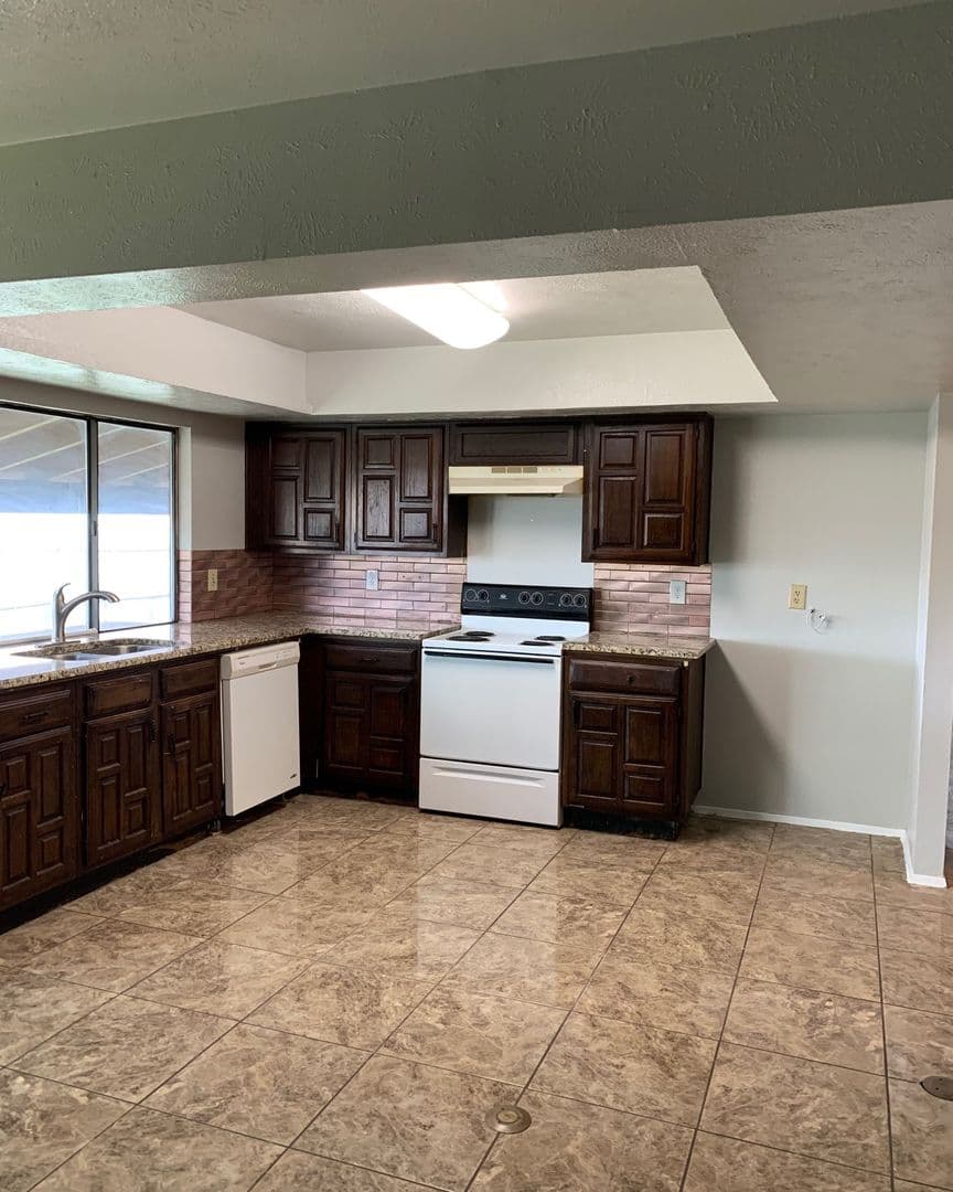 The Colony House: 5260 Pruitt Dr