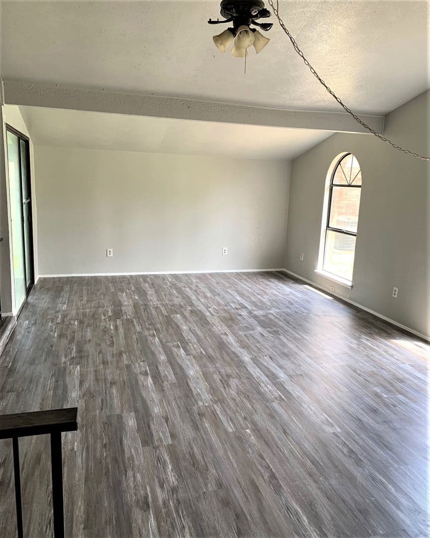 The Colony House: 5260 Pruitt Dr