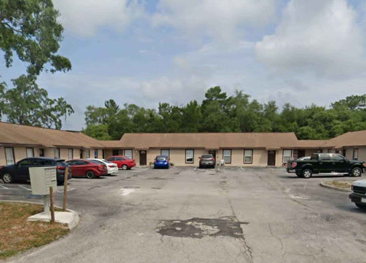 Spring Hill Apartment: 8365 Omaha Circle