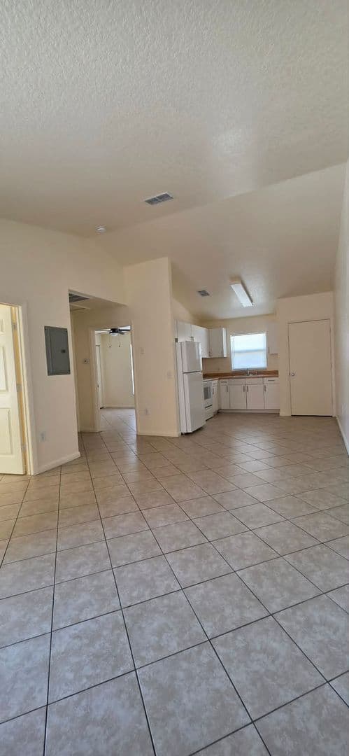 Spring Hill Apartment: 8365 Omaha Circle