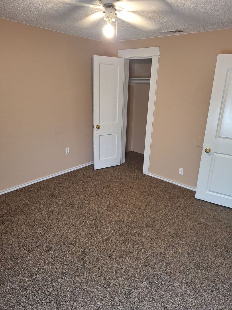 Abilene House: 1942 State Apt D