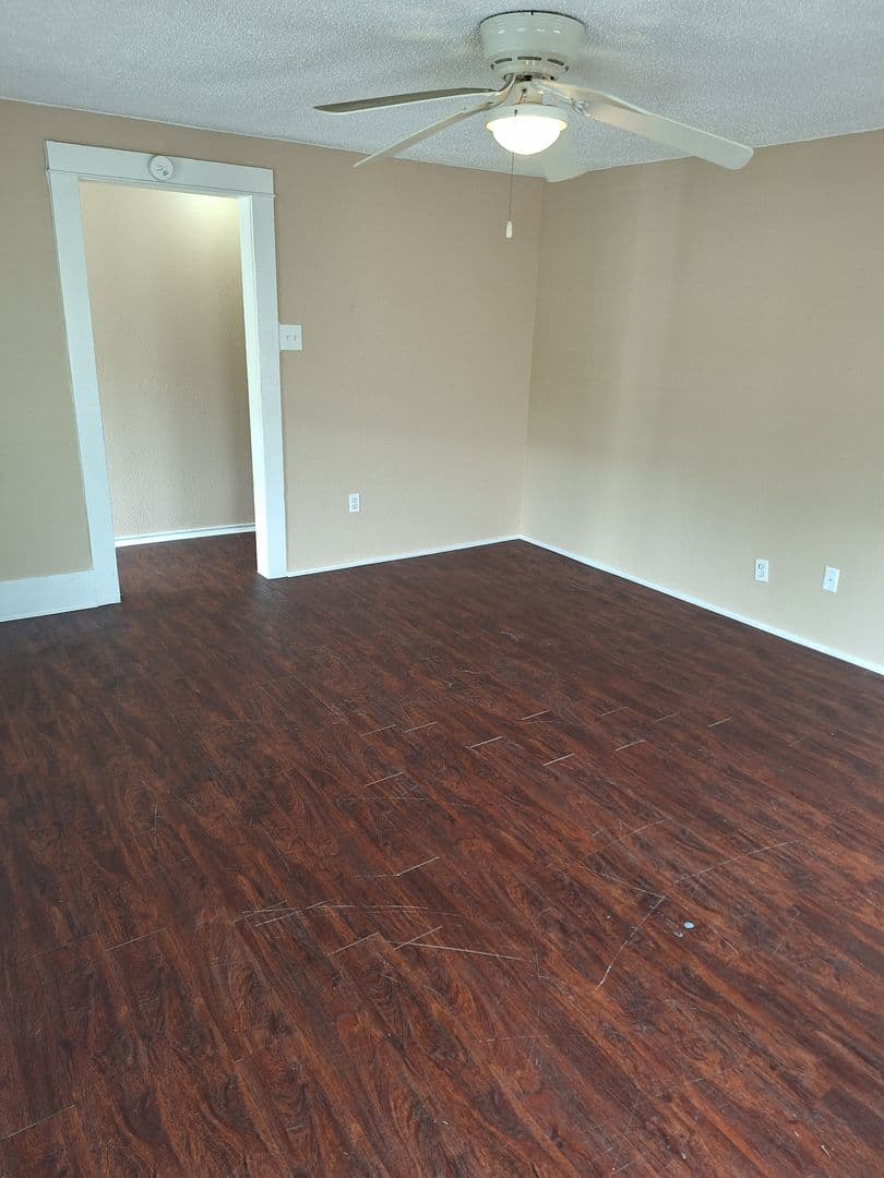 Abilene House: 1942 State Apt D