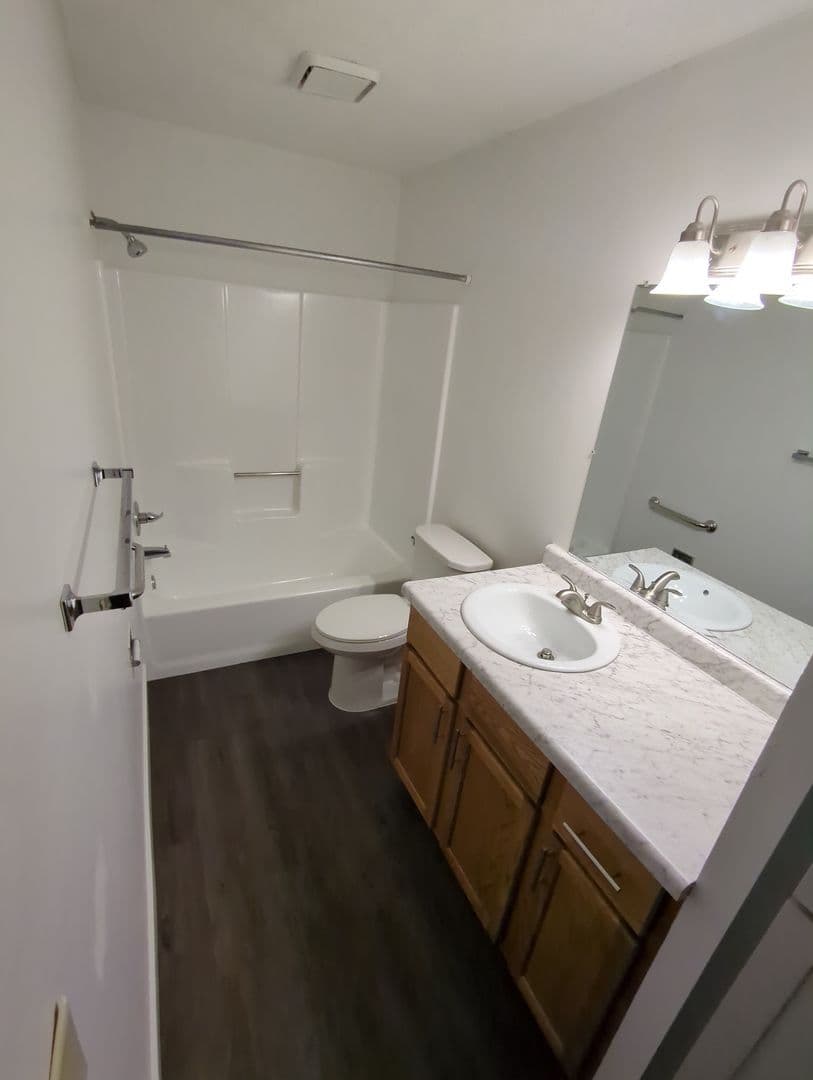 St. Cloud Apartment: 28 3rd Ave NE