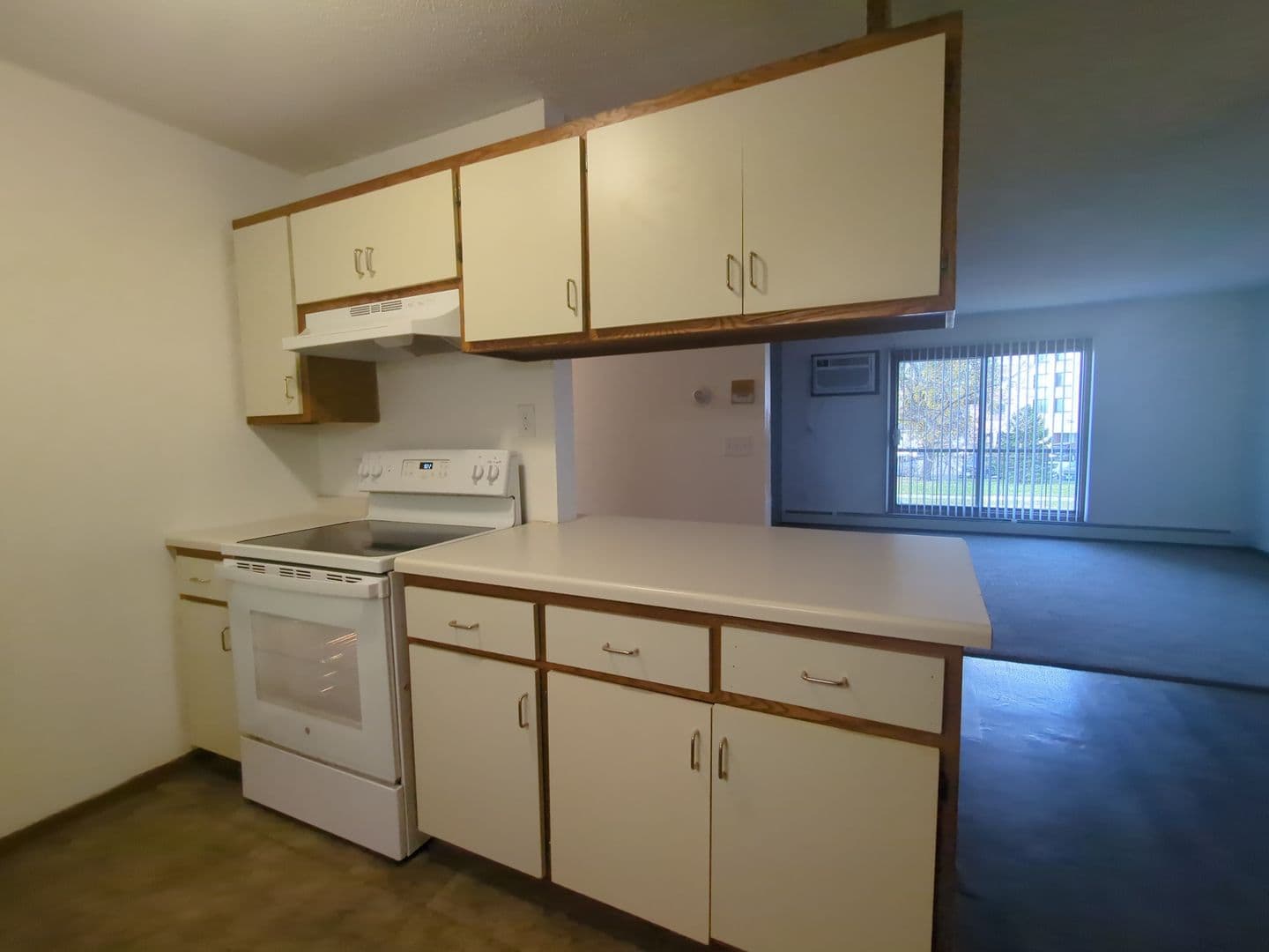 St. Cloud Apartment: 28 3rd Ave NE