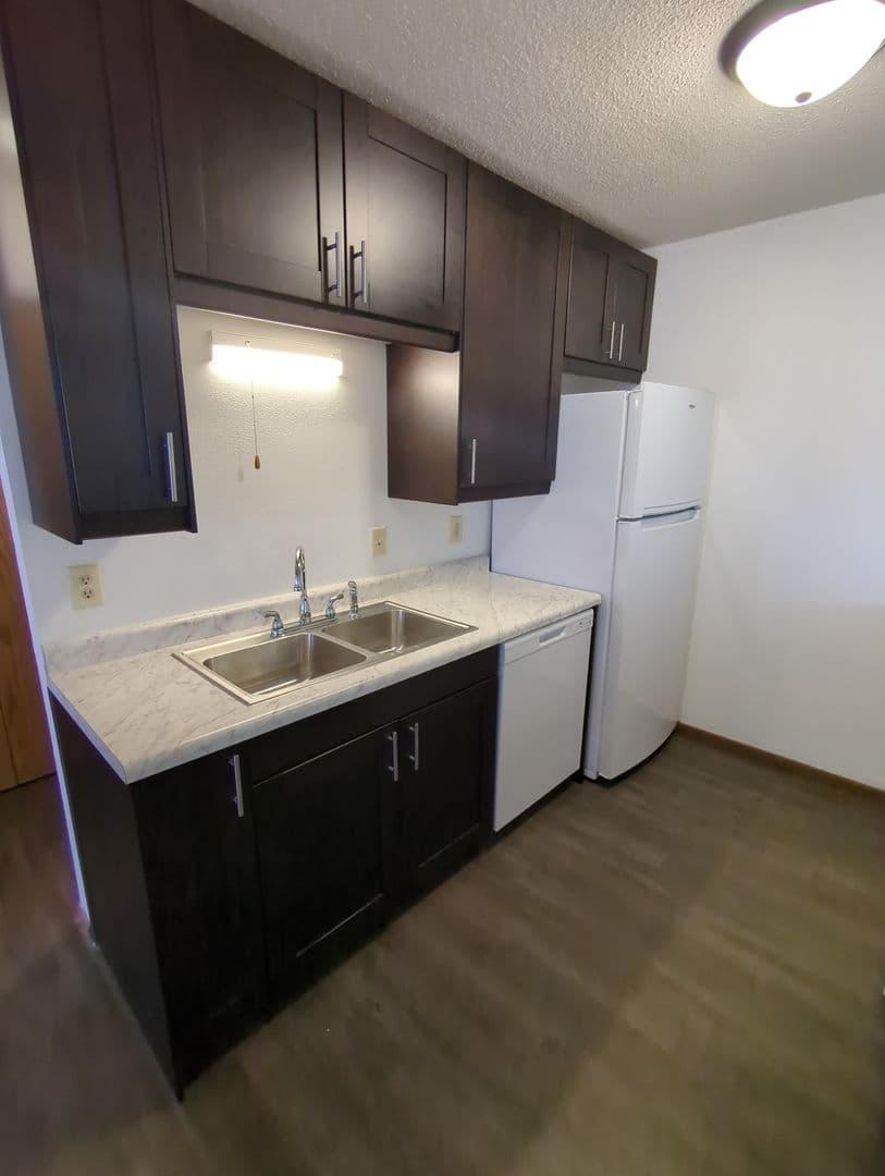 St. Cloud Apartment: 28 3rd Ave NE