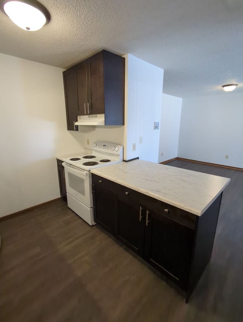 St. Cloud Apartment: 28 3rd Ave NE