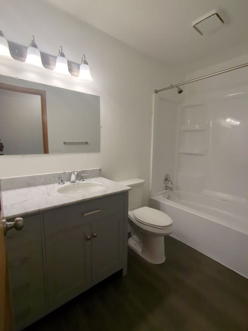 St. Cloud Apartment: 28 3rd Ave NE