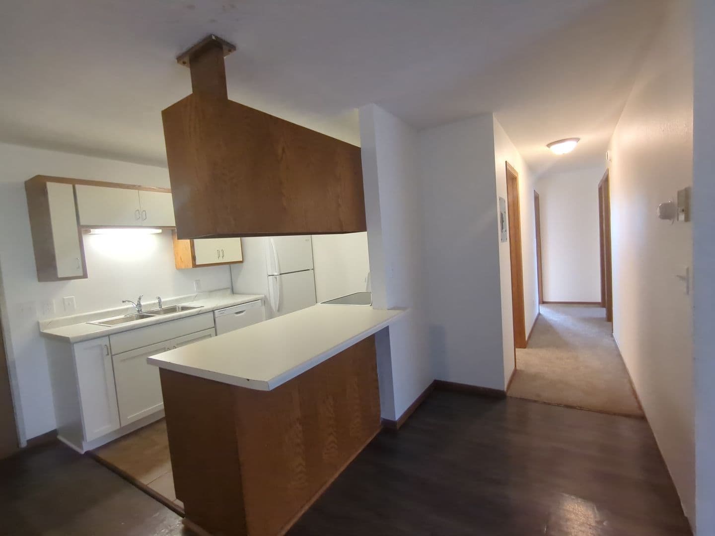 St. Cloud Apartment: 28 3rd Ave NE