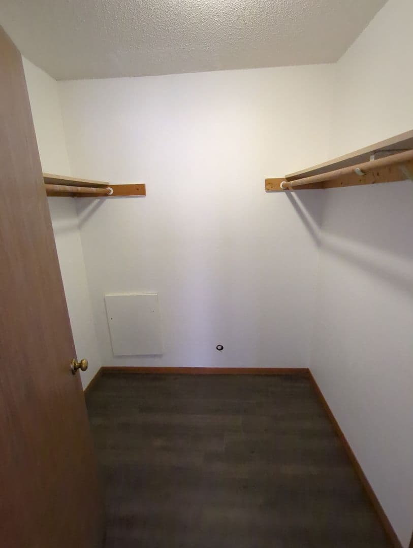 St. Cloud Apartment: 28 3rd Ave NE