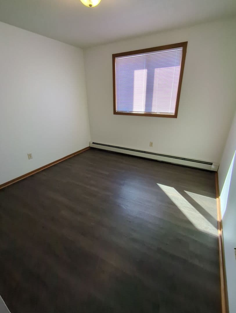 St. Cloud Apartment: 28 3rd Ave NE