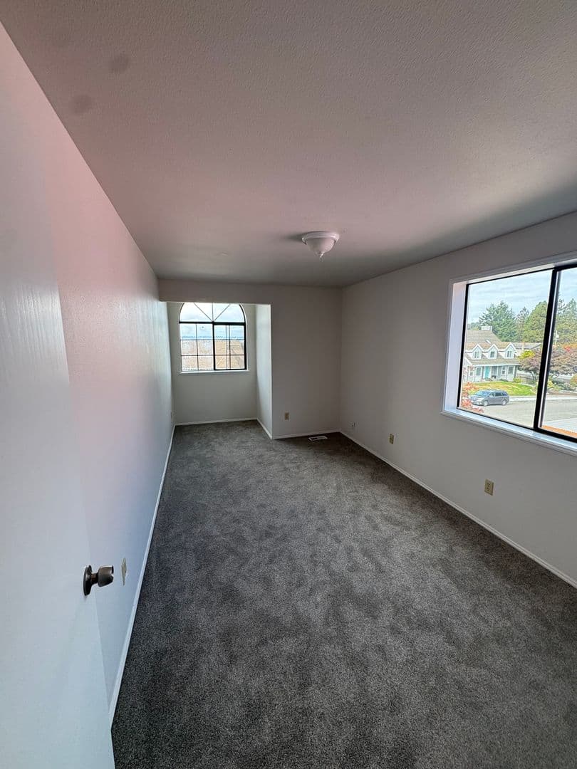 Tacoma House: 1507 63rd Ave NE