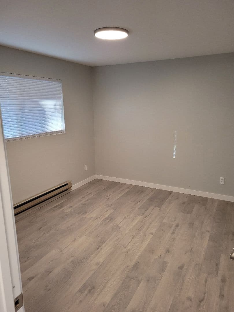 Burien Apartment: 1011 SW 149th St