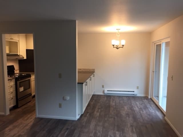Burien Apartment: 1011 SW 149th St