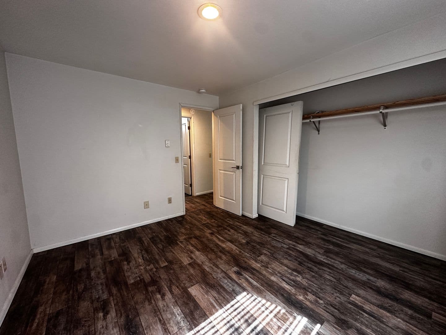 Burien Apartment: 1011 SW 149th St