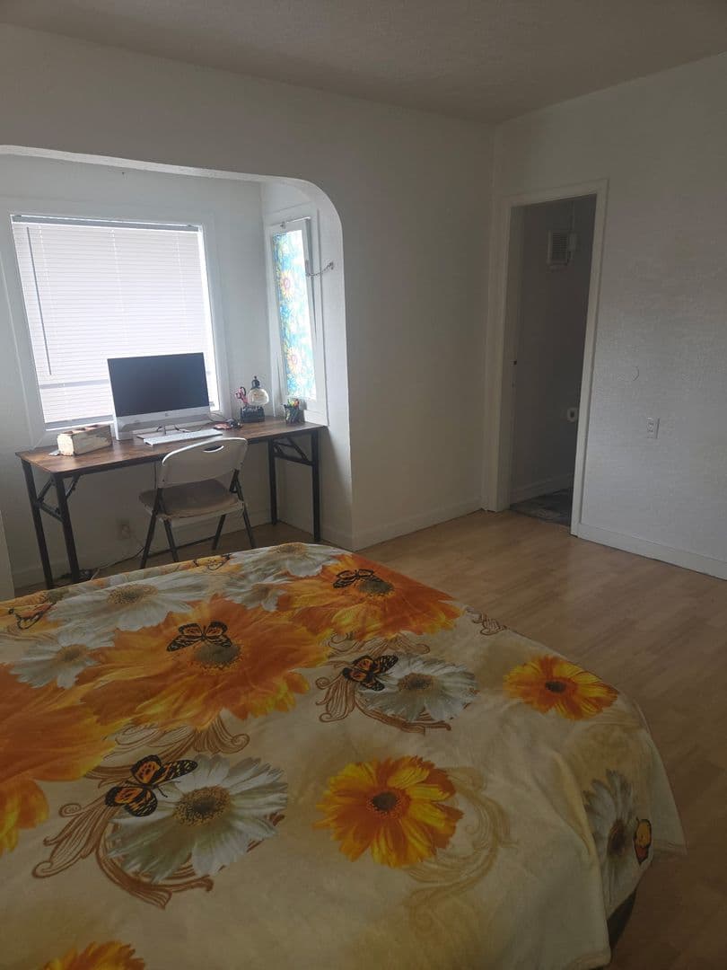Tacoma Apartment: 712  S Sheridan