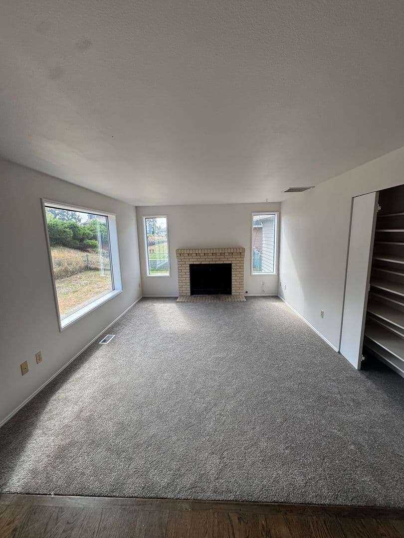 Tacoma House: 1507 63rd Ave NE