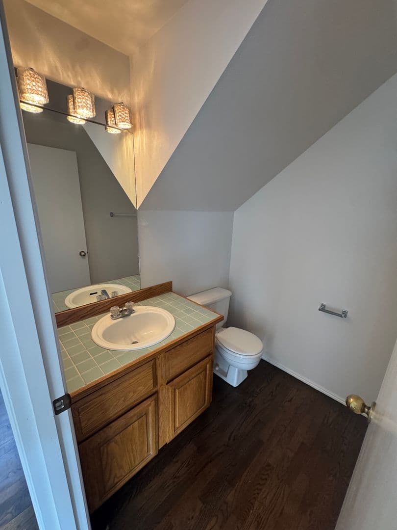 Tacoma House: 1507 63rd Ave NE