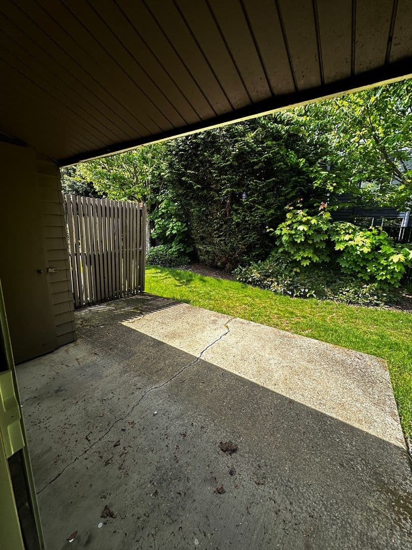 Kent Apartment: 10833 & 10835 SE 200th Street
