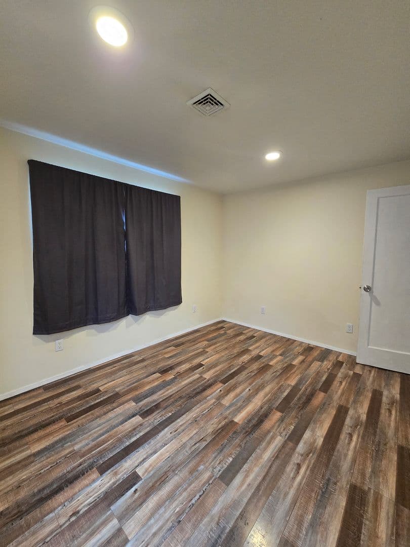 Lakewood House: 8510 33rd Ave S