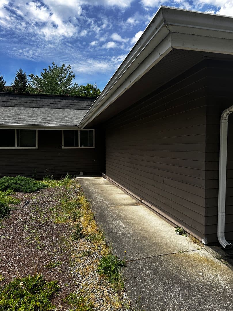Kent Apartment: 10833 & 10835 SE 200th Street