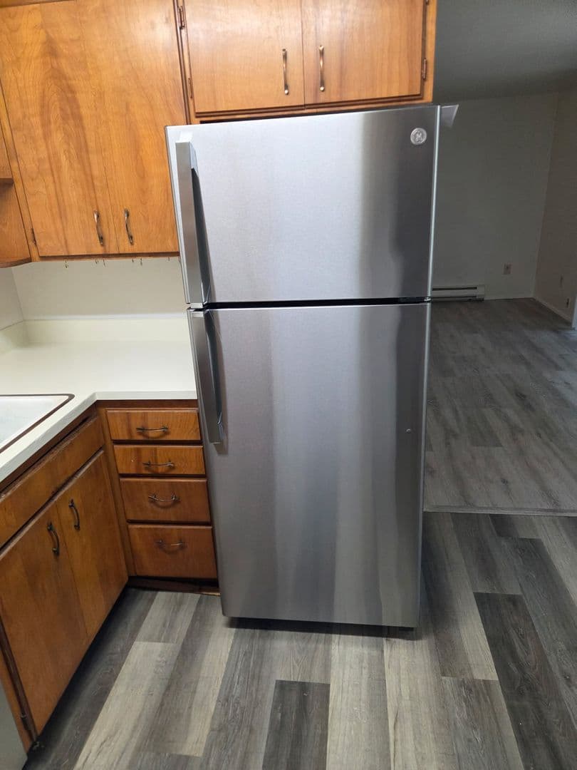 Kent Apartment: 10833 & 10835 SE 200th Street