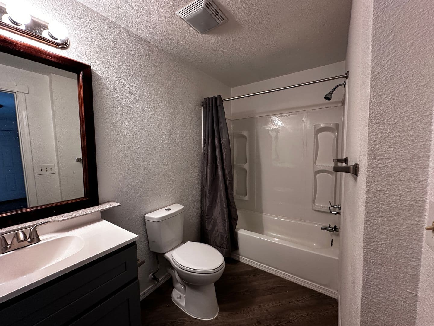 Tacoma Apartment: 1819 S 93rd St