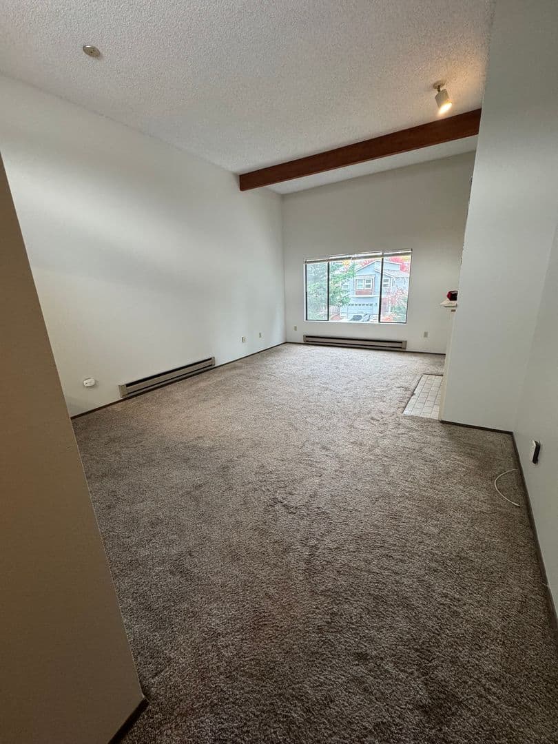 Burien Condo: 233 SW 154th, #301