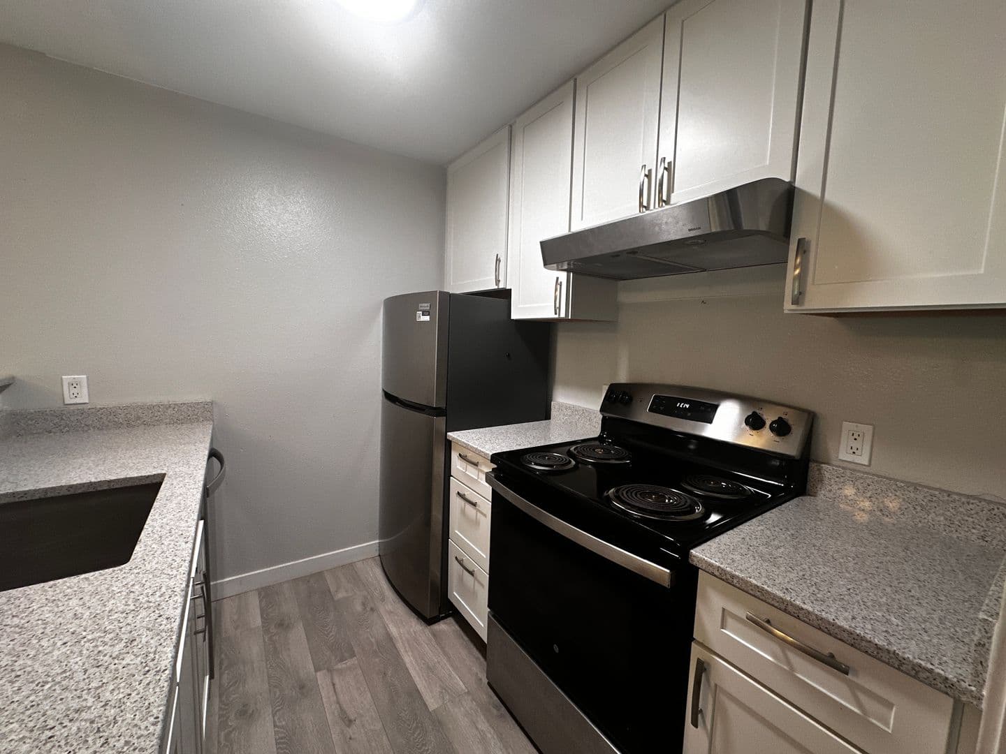 Burien Apartment: 1011 SW 149th St