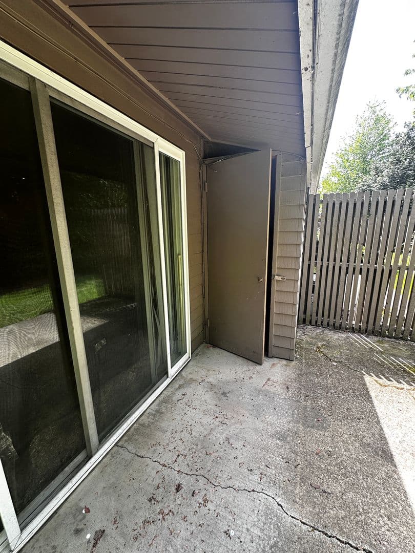 Kent Apartment: 10833 & 10835 SE 200th Street