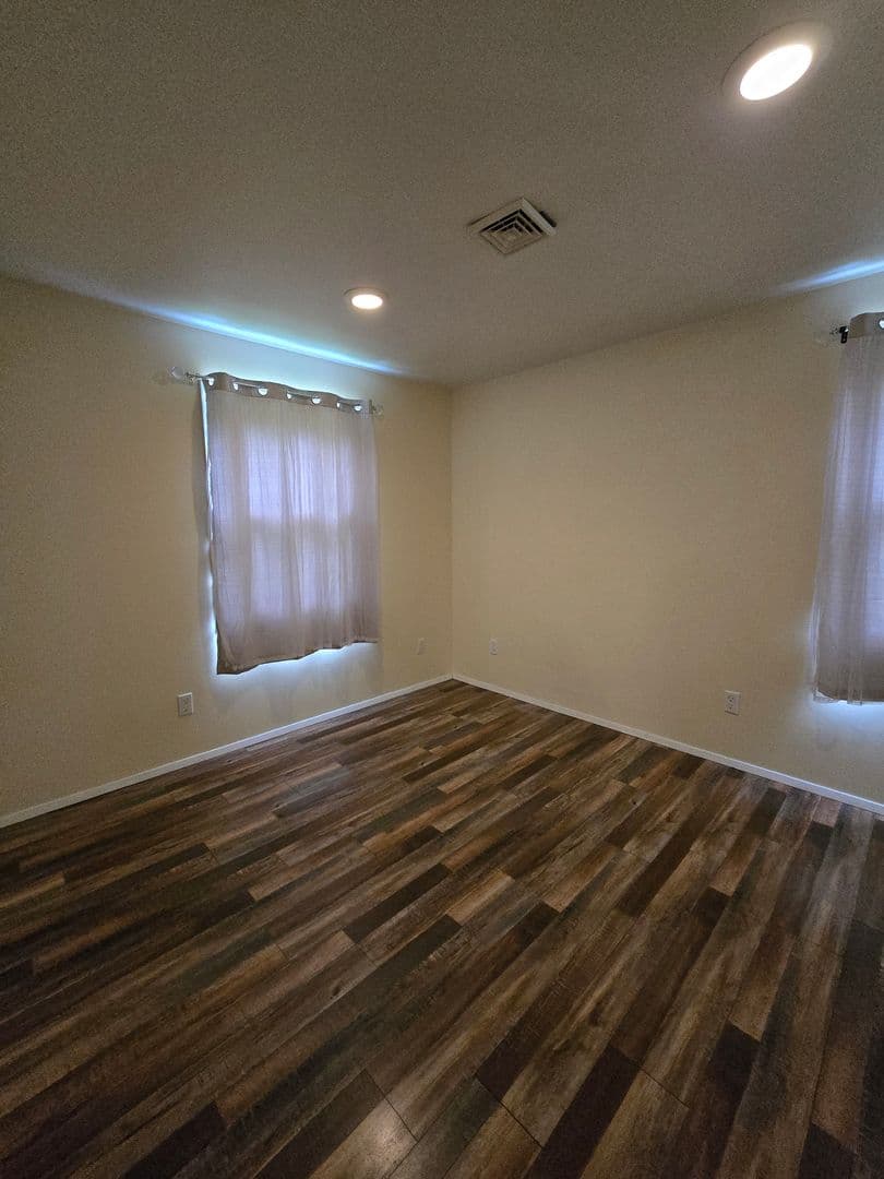 Lakewood House: 8510 33rd Ave S