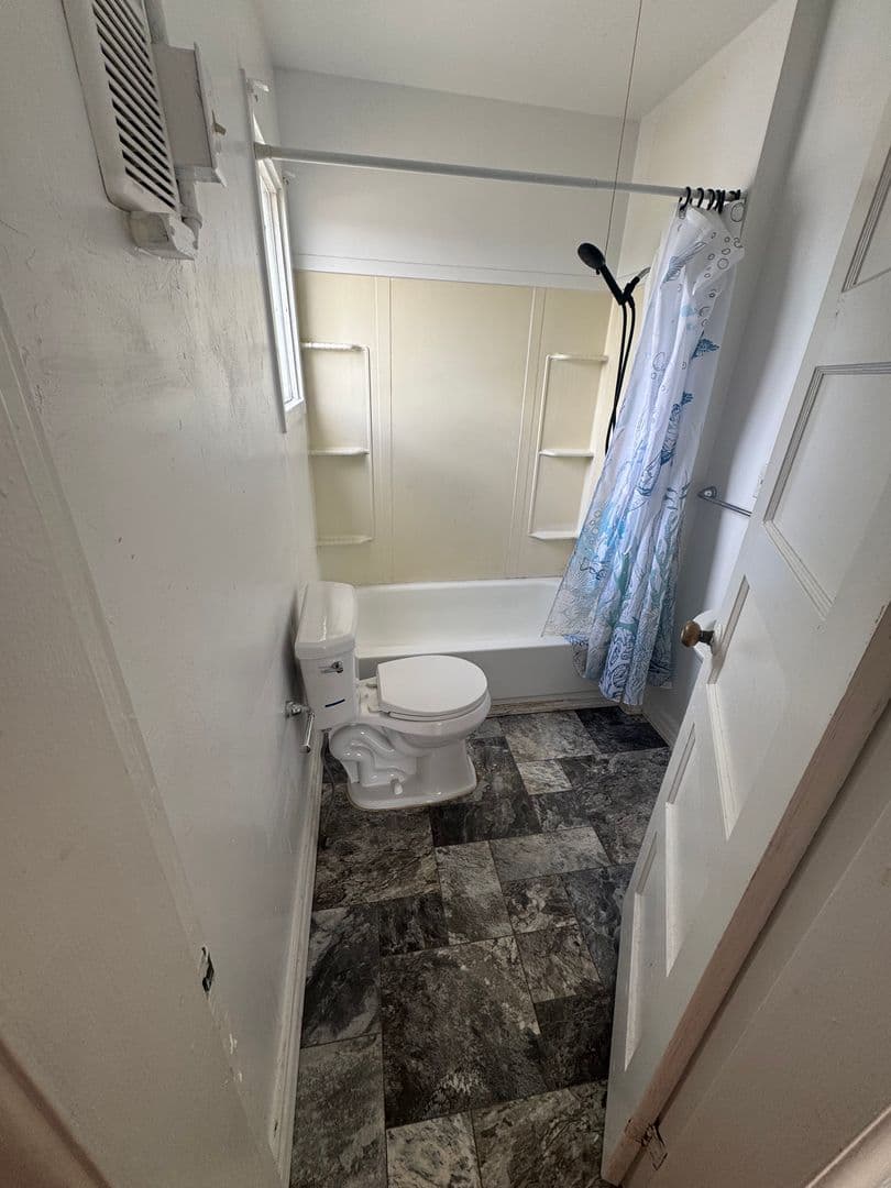 Tacoma Apartment: 712  S Sheridan