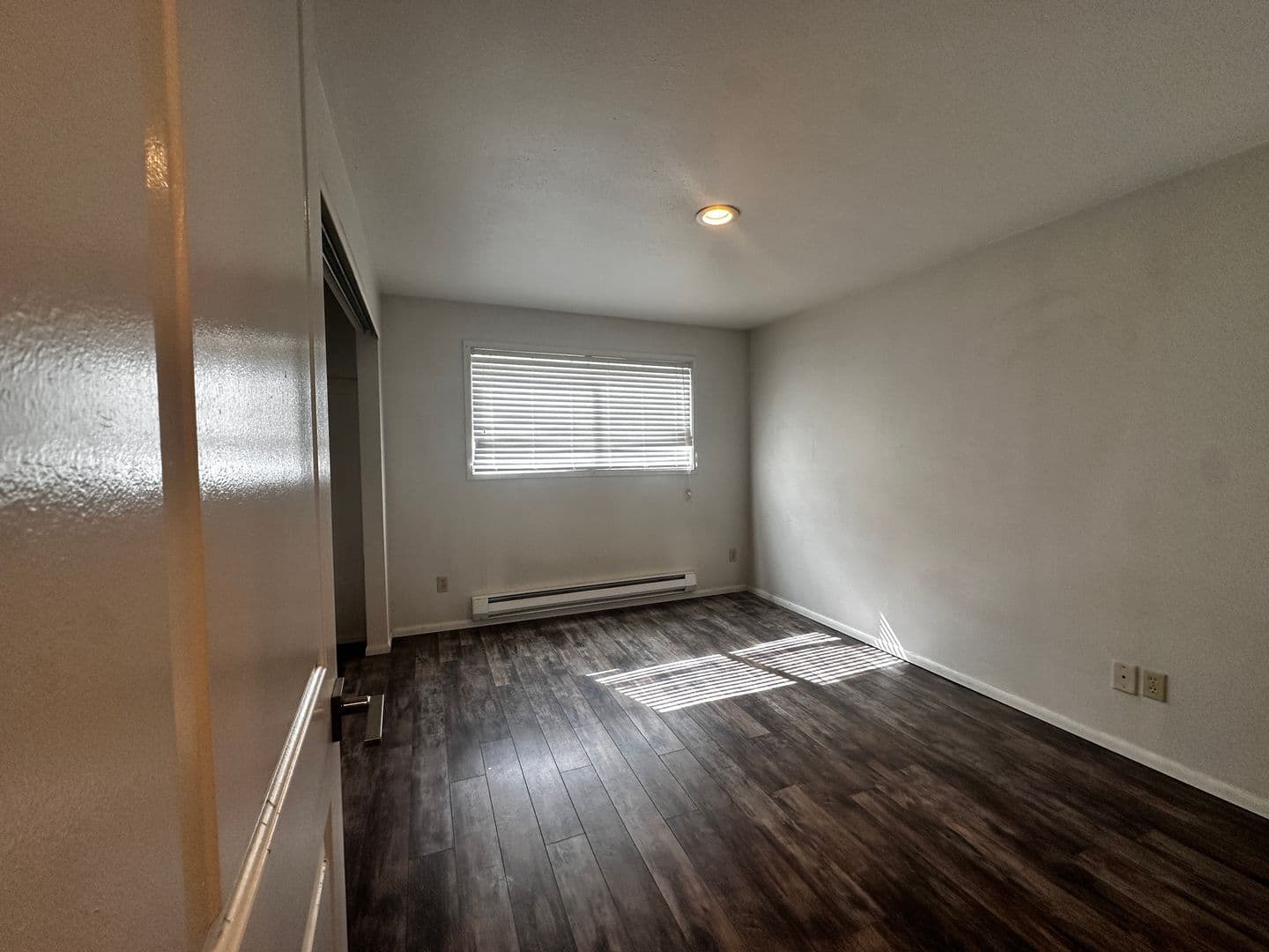 Burien Apartment: 1011 SW 149th St