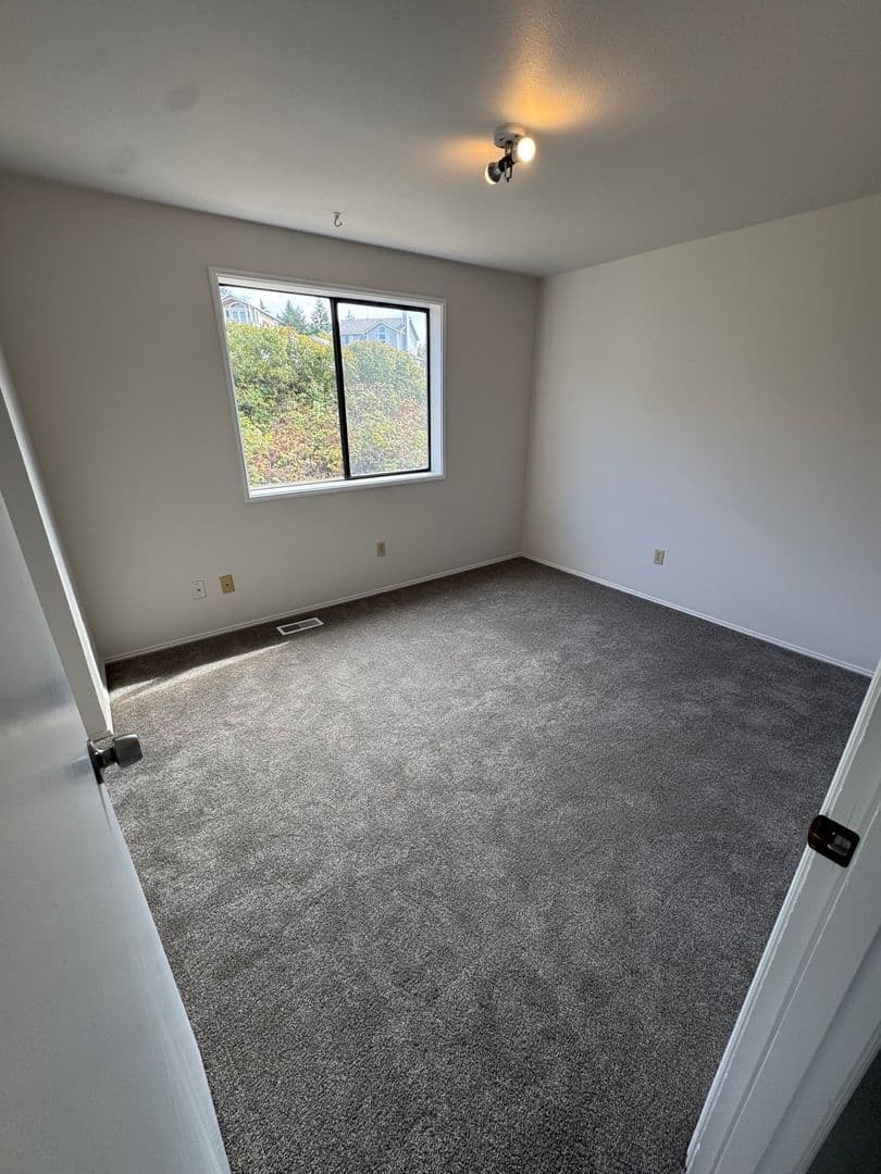 Tacoma House: 1507 63rd Ave NE