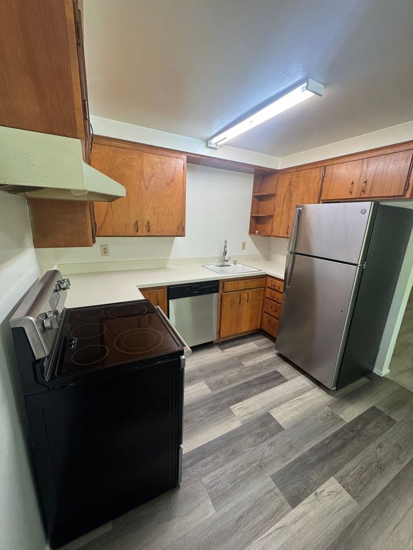 Kent Apartment: 10833 & 10835 SE 200th Street