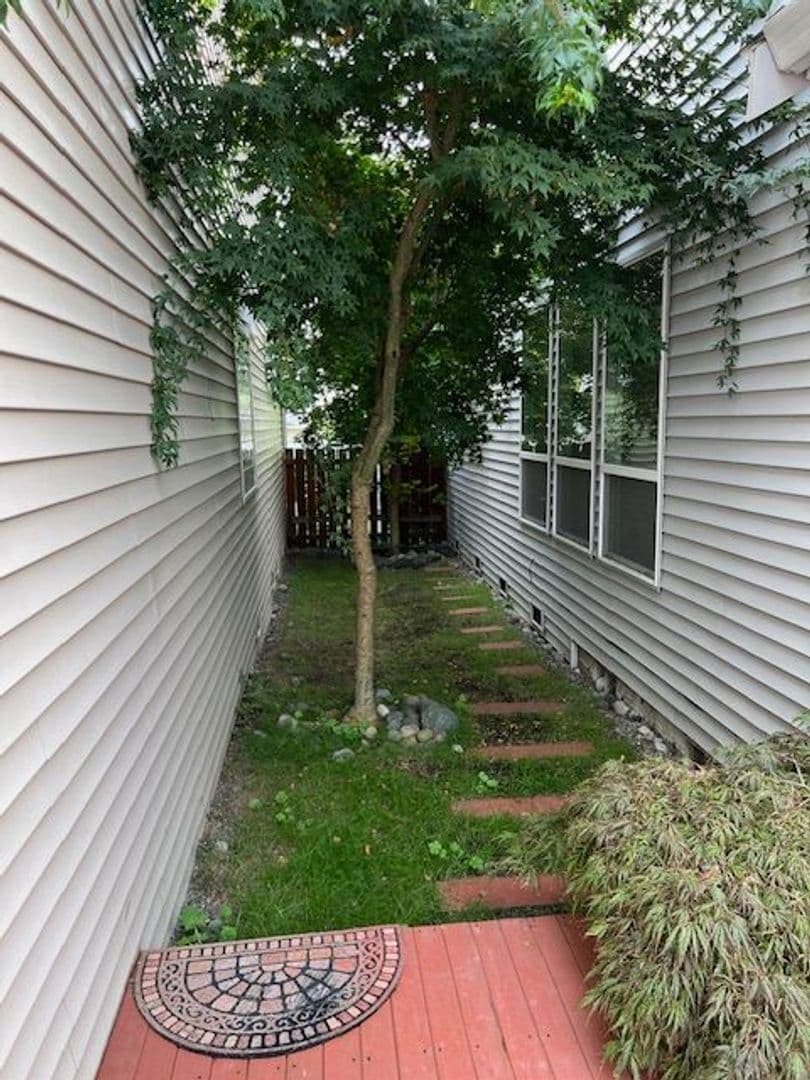 Auburn House: 6624 Francis Ave SE