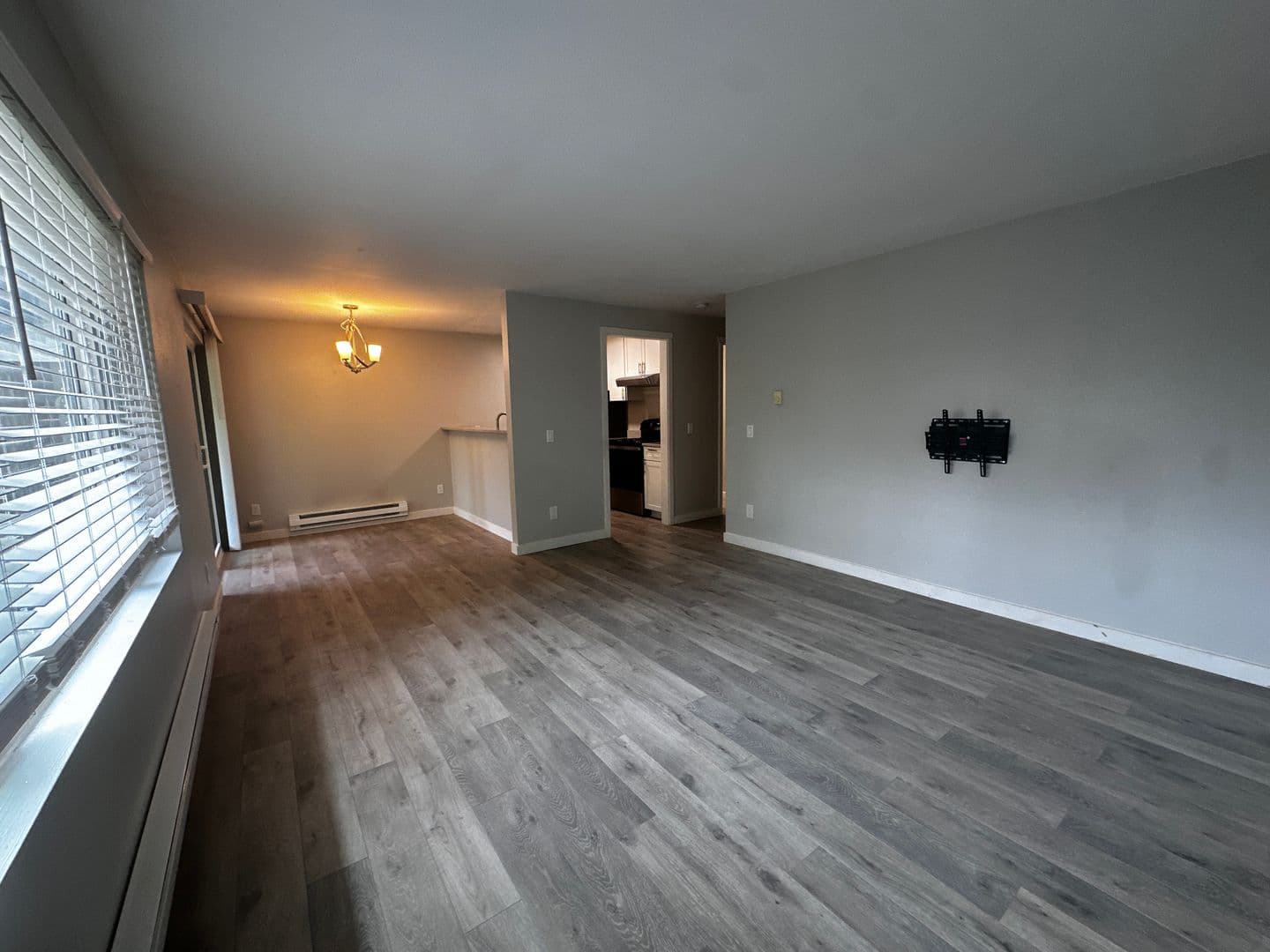 Burien Apartment: 1011 SW 149th St