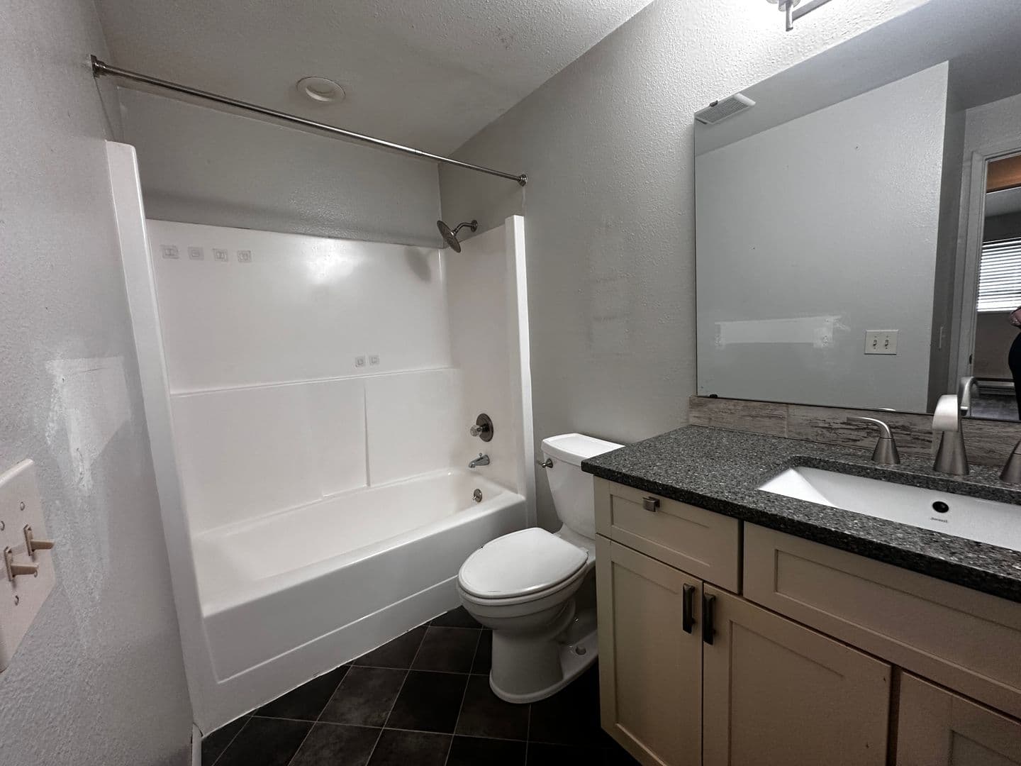 Burien Apartment: 1011 SW 149th St