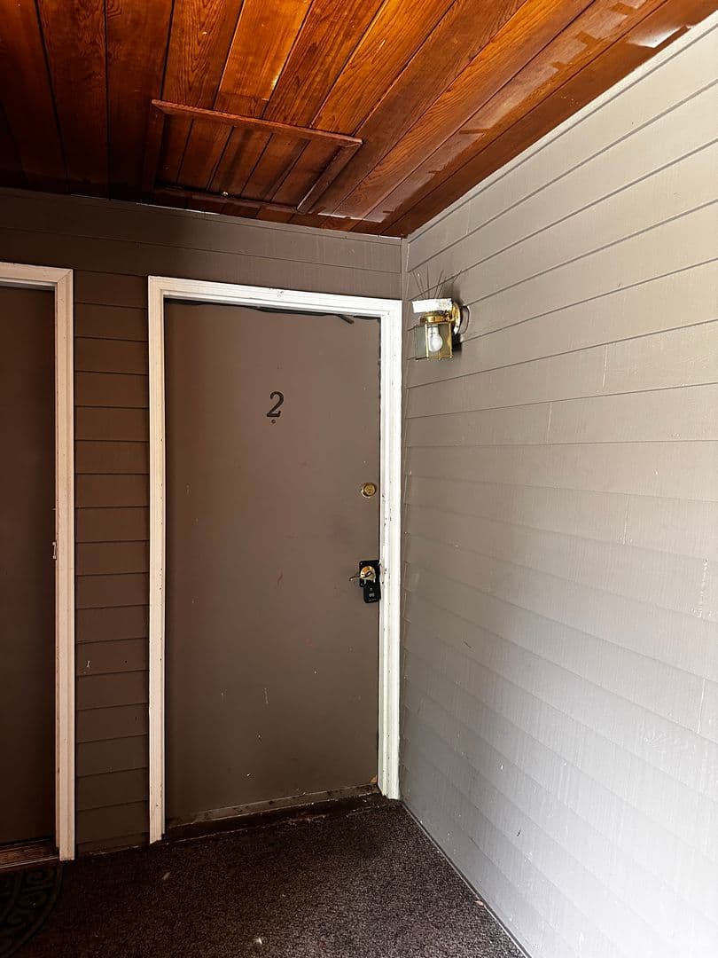 Kent Apartment: 10833 & 10835 SE 200th Street