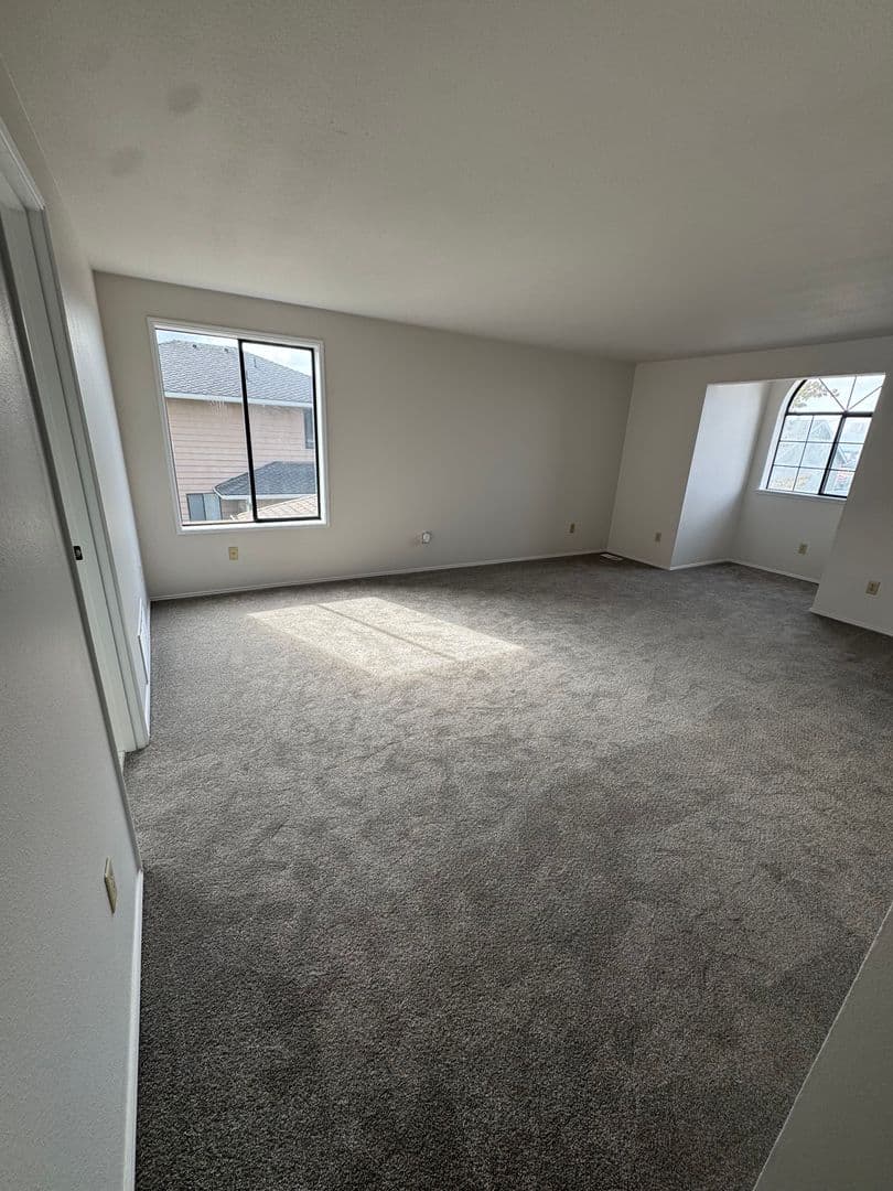 Tacoma House: 1507 63rd Ave NE