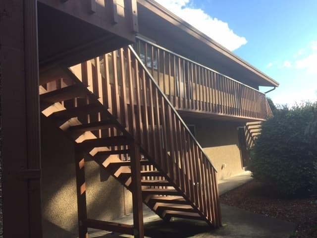 Burien Apartment: 1011 SW 149th St